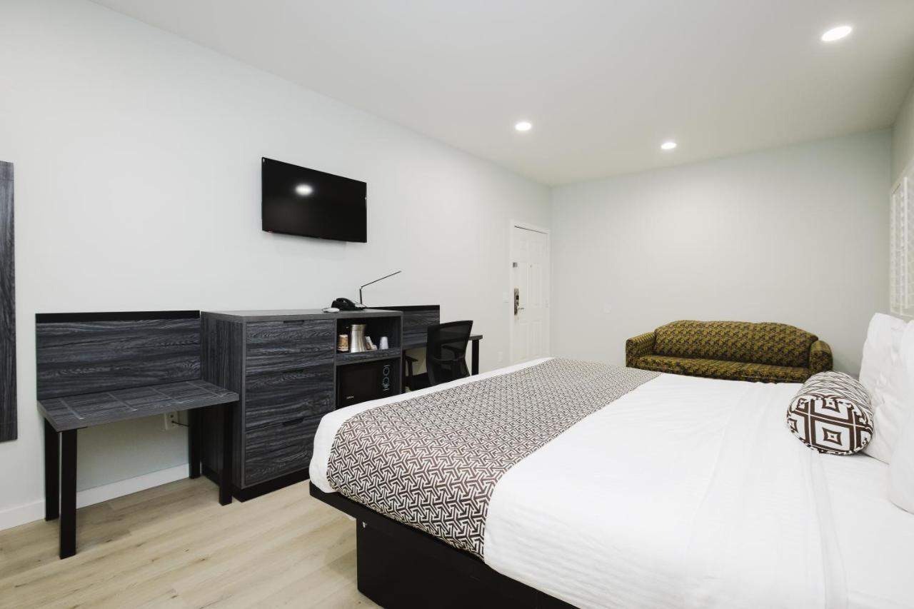 Sapphire Inn & Suites Deer Park Buitenkant foto