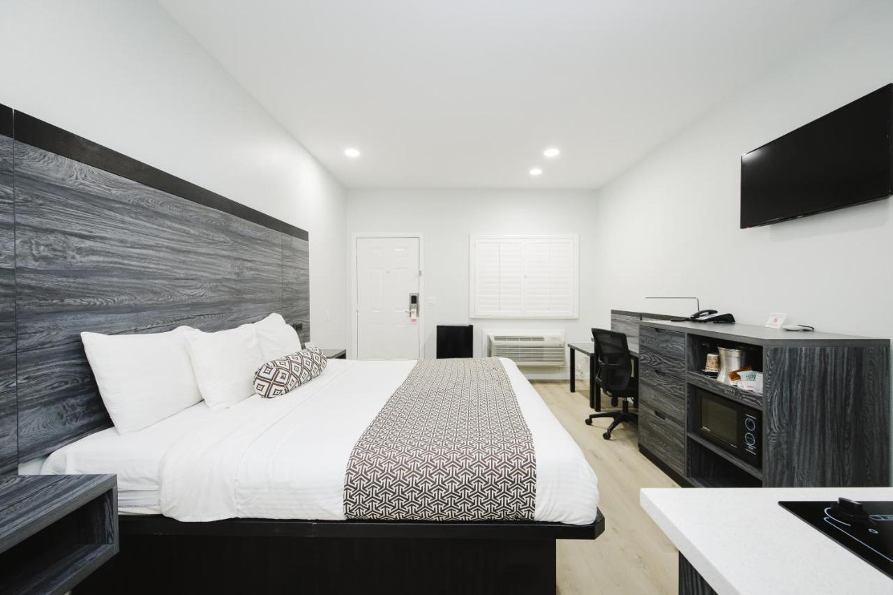 Sapphire Inn & Suites Deer Park Buitenkant foto