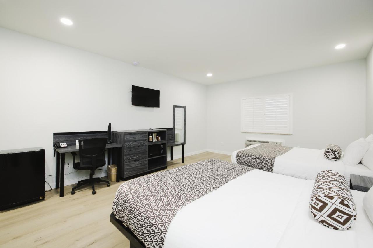 Sapphire Inn & Suites Deer Park Buitenkant foto