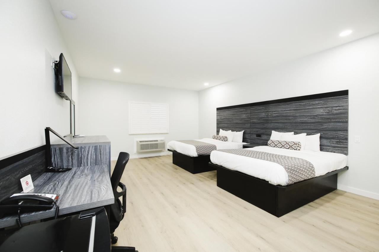 Sapphire Inn & Suites Deer Park Buitenkant foto