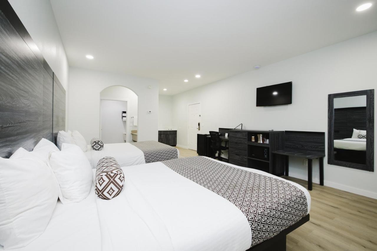 Sapphire Inn & Suites Deer Park Buitenkant foto