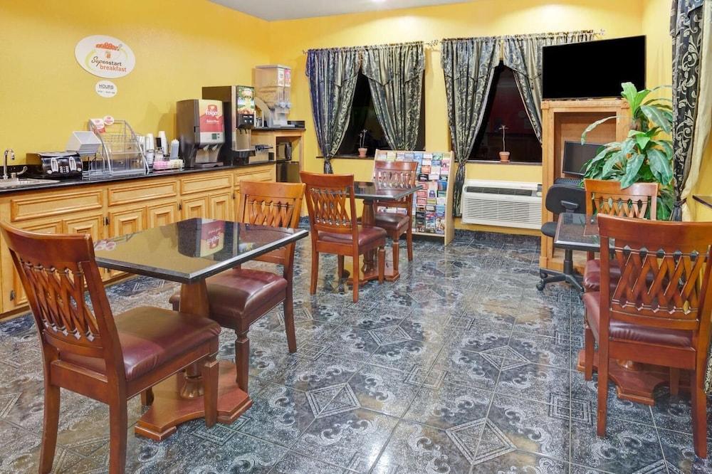 Sapphire Inn & Suites Deer Park Buitenkant foto