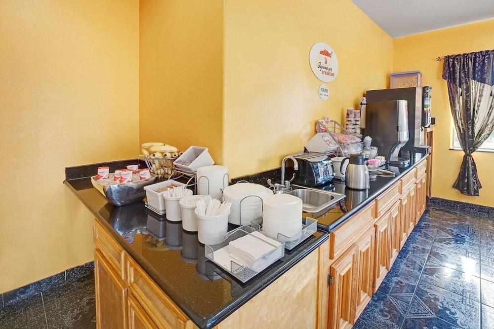 Sapphire Inn & Suites Deer Park Buitenkant foto